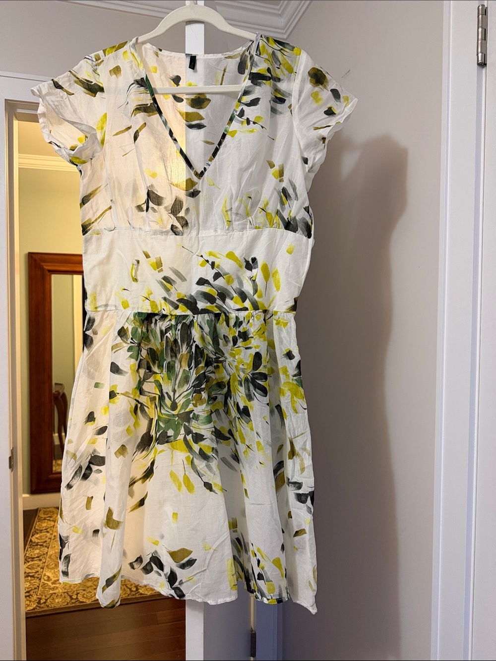 United Colors of Benetton short-sleeve mini dress white floral size 8